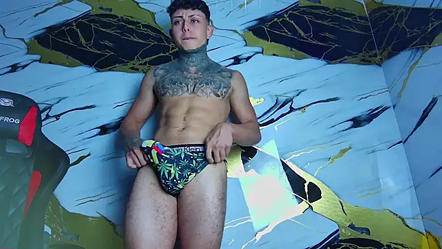 Snapshot of Kevin22_222 chatting on 01.28.25 Kevin22 222 online show from 01.28.25