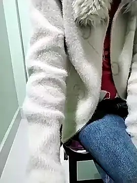 Snapshot of Luxcute286 chatting on 02.18.25 Luxcute286 online show from 02.18.25