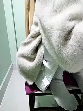 Snapshot of Luxcute286 chatting on 02.18.25 Luxcute286 online show from 02.18.25