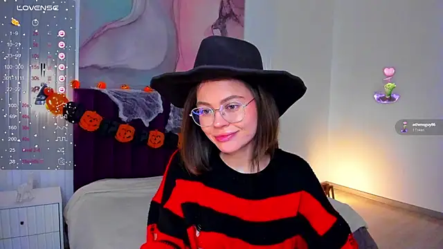 Kelly Cuutie online show from 10.28.25