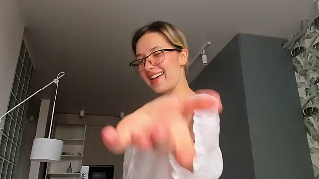 Lilith lutherlow online show from 04.09.26