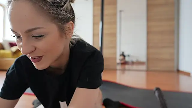 Snapshot of missdaisydiamond777 chatting on 02.21.25 missdaisydiamond777 online show from 02.21.25