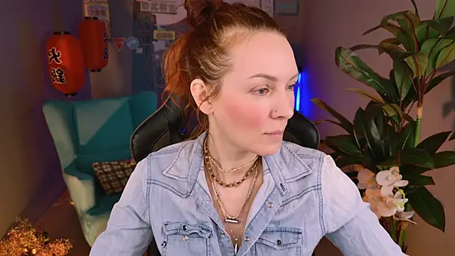 Snapshot of VandaRossi chatting on 01.22.25 VandaRossi online show from 01.22.25