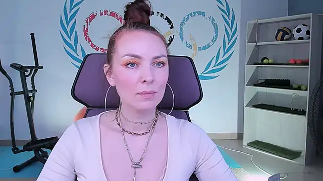 Snapshot of VandaRossi chatting on 01.26.25 VandaRossi online show from 01.26.25