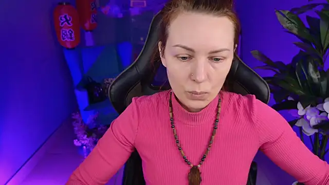 Snapshot of VandaRossi chatting on 02.02.25 VandaRossi online show from 02.02.25