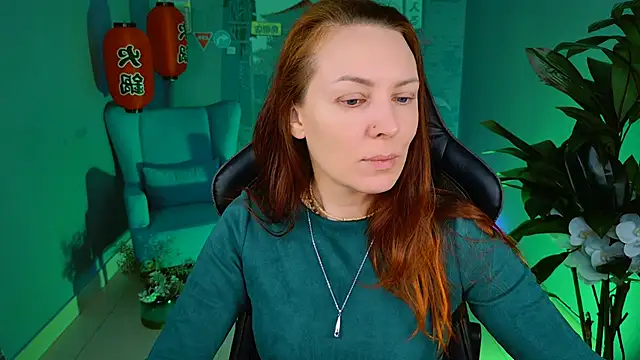 Snapshot of VandaRossi chatting on 02.05.25 VandaRossi online show from 02.05.25