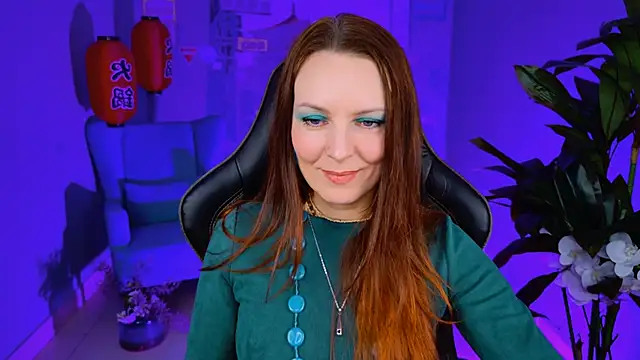 Snapshot of VandaRossi chatting on 02.05.25 VandaRossi online show from 02.05.25