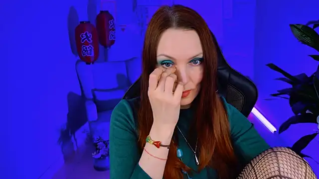 Snapshot of VandaRossi chatting on 02.05.25 VandaRossi online show from 02.05.25