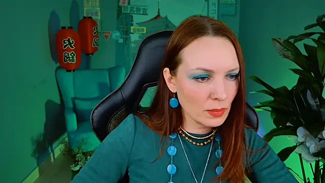 Snapshot of VandaRossi chatting on 02.05.25 VandaRossi online show from 02.05.25