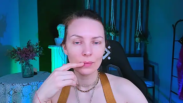 Snapshot of VandaRossi chatting on 02.07.25 VandaRossi online show from 02.07.25