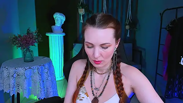 Snapshot of VandaRossi chatting on 02.07.25 VandaRossi online show from 02.07.25