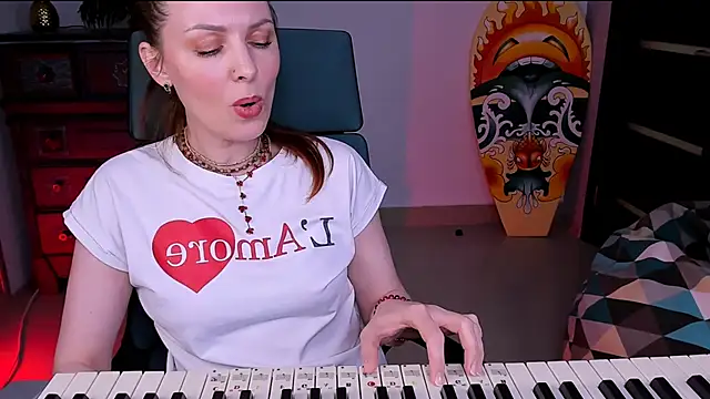 Snapshot of VandaRossi chatting on 02.09.25 VandaRossi online show from 02.09.25