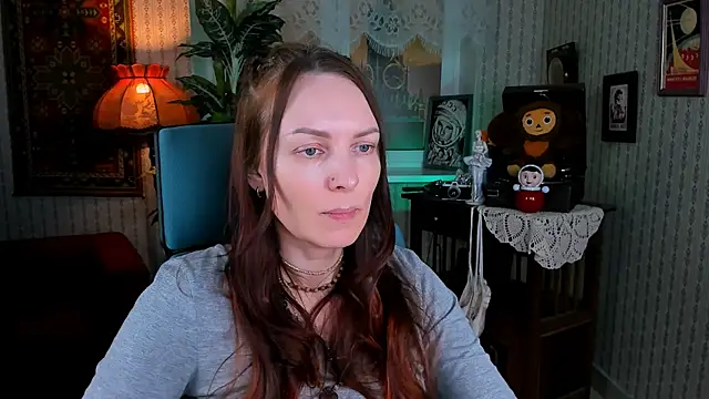 Snapshot of VandaRossi chatting on 02.13.25 VandaRossi online show from 02.13.25