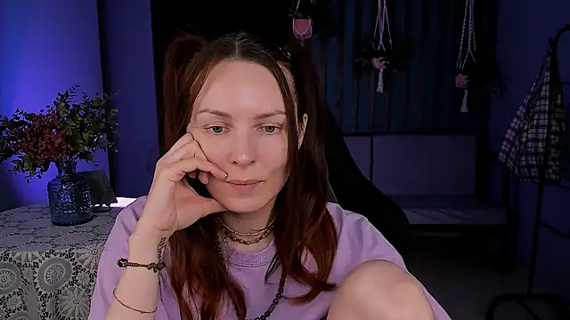 Snapshot of VandaRossi chatting on 02.14.25 VandaRossi online show from 02.14.25