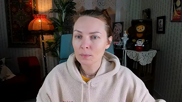 Snapshot of VandaRossi chatting on 02.16.25 VandaRossi online show from 02.16.25