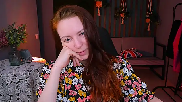 Snapshot of VandaRossi chatting on 02.20.25 VandaRossi online show from 02.20.25