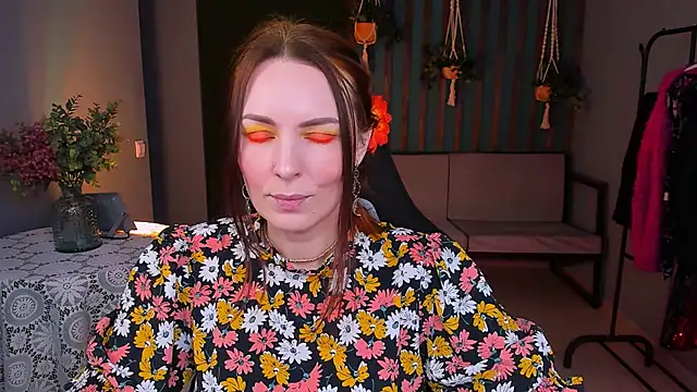 Snapshot of VandaRossi chatting on 02.20.25 VandaRossi online show from 02.20.25