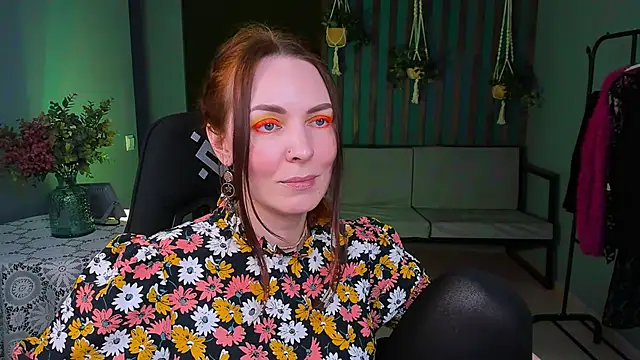 Snapshot of VandaRossi chatting on 02.20.25 VandaRossi online show from 02.20.25