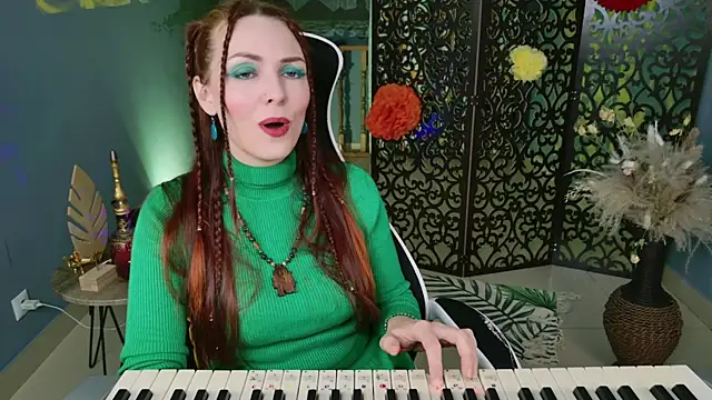 Snapshot of VandaRossi chatting on 02.26.25 VandaRossi online show from 02.26.25