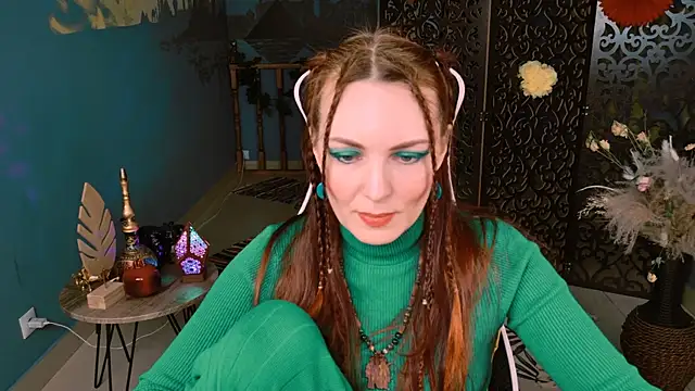 Snapshot of VandaRossi chatting on 02.26.25 VandaRossi online show from 02.26.25