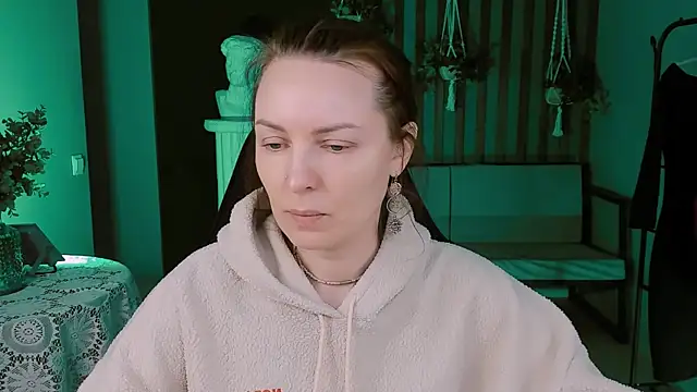 Snapshot of VandaRossi chatting on 02.27.25 VandaRossi online show from 02.27.25