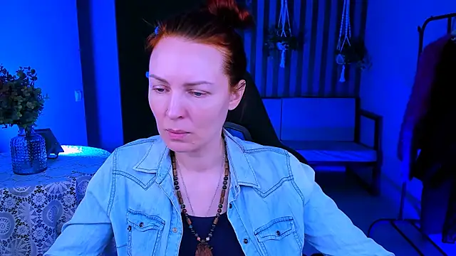 Snapshot of VandaRossi chatting on 03.07.25 VandaRossi online show from 03.07.25