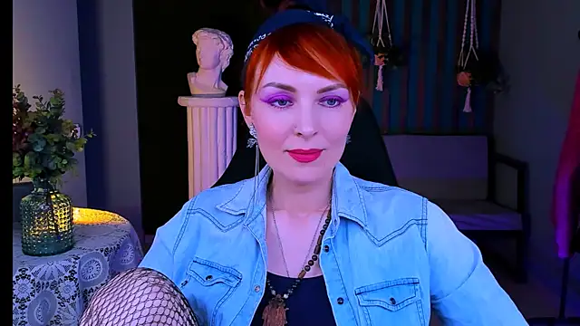 Snapshot of VandaRossi chatting on 03.07.25 VandaRossi online show from 03.07.25