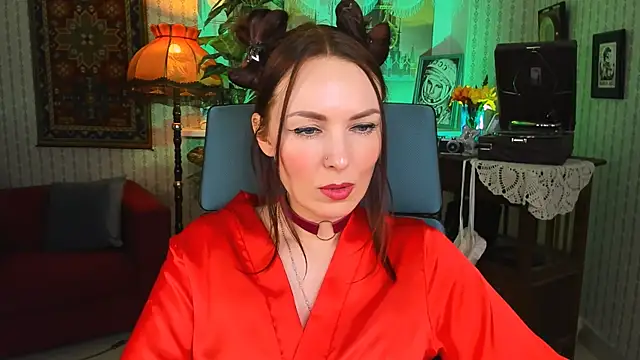 Snapshot of VandaRossi chatting on 03.09.25 VandaRossi online show from 03.09.25