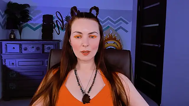 Snapshot of VandaRossi chatting on 03.13.25 VandaRossi online show from 03.13.25