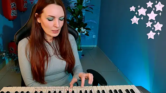 Snapshot of VandaRossi chatting on 03.19.25 VandaRossi online show from 03.19.25