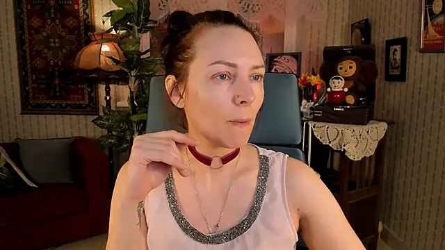 Snapshot of VandaRossi chatting on 03.21.25 VandaRossi online show from 03.21.25