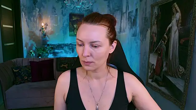 Snapshot of VandaRossi chatting on 03.22.25 VandaRossi online show from 03.22.25