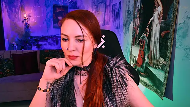 Snapshot of VandaRossi chatting on 03.22.25 VandaRossi online show from 03.22.25