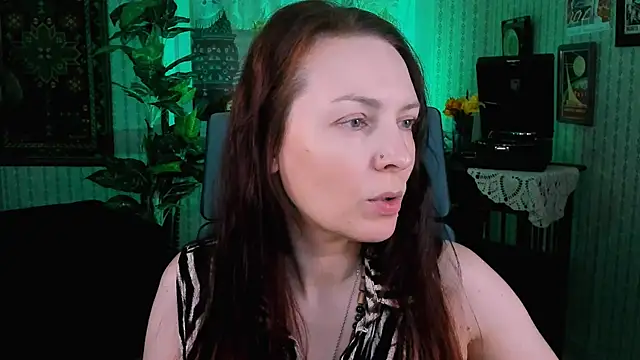 Snapshot of VandaRossi chatting on 09.13.25 VandaRossi online show from 09.13.25