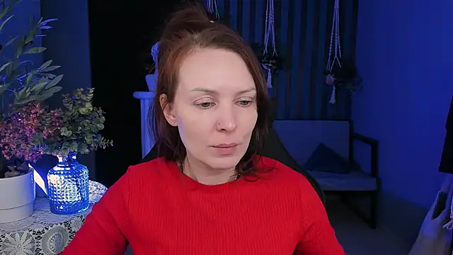 Snapshot of VandaRossi chatting on 09.16.25 VandaRossi online show from 09.16.25