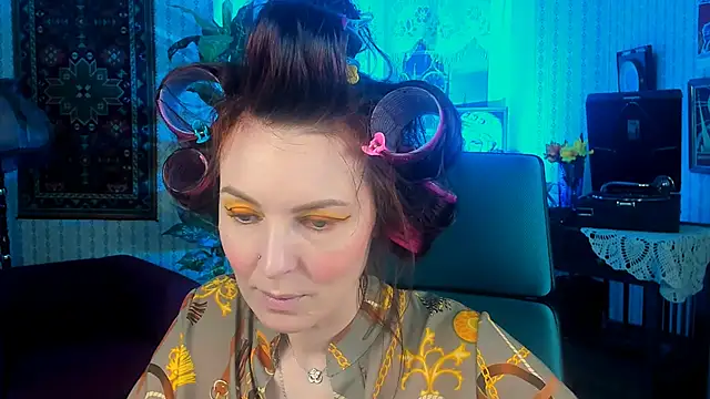 Snapshot of VandaRossi chatting on 10.09.25 VandaRossi online show from 10.09.25