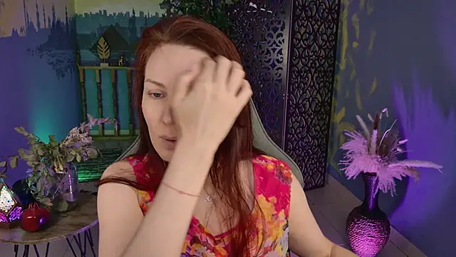 Snapshot of VandaRossi chatting on 10.10.25 VandaRossi online show from 10.10.25