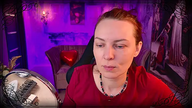 Snapshot of VandaRossi chatting on 10.14.25 VandaRossi online show from 10.14.25