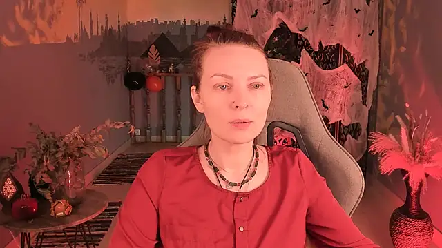 Snapshot of VandaRossi chatting on 10.21.25 VandaRossi online show from 10.21.25