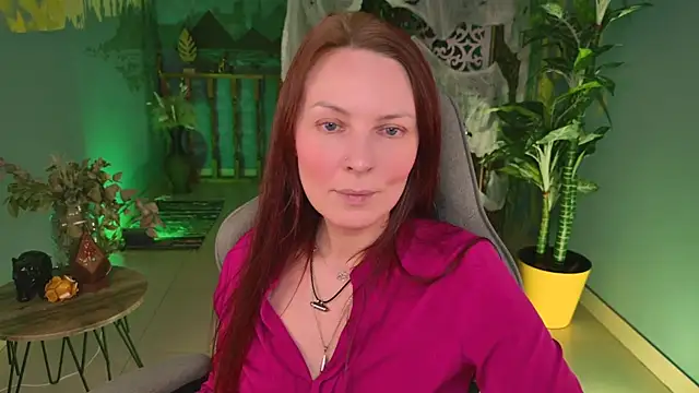 Snapshot of VandaRossi chatting on 10.31.25 VandaRossi online show from 10.31.25