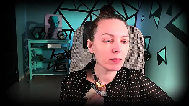 Snapshot of VandaRossi chatting on 11.08.25 VandaRossi online show from 11.08.25