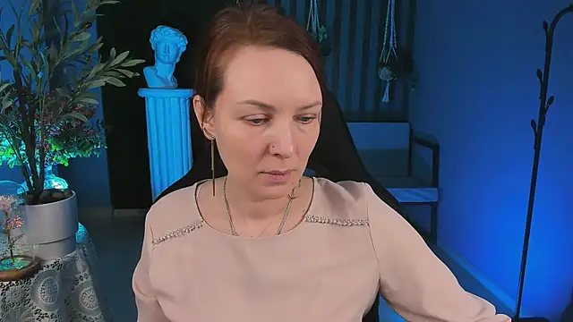 Snapshot of VandaRossi chatting on 11.13.25 VandaRossi online show from 11.13.25