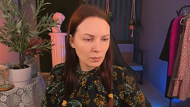 Snapshot of VandaRossi chatting on 11.22.25 VandaRossi online show from 11.22.25