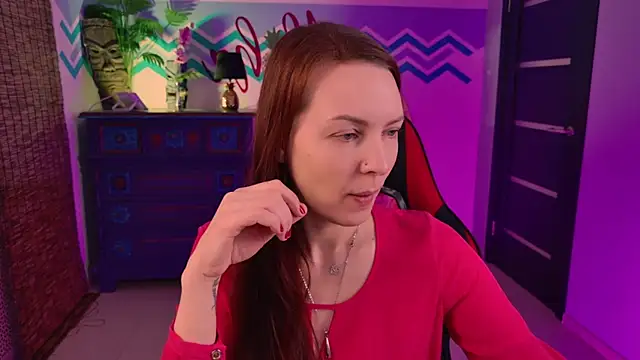 Snapshot of VandaRossi chatting on 11.24.25 VandaRossi online show from 11.24.25