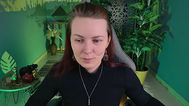 Snapshot of VandaRossi chatting on 11.29.25 VandaRossi online show from 11.29.25