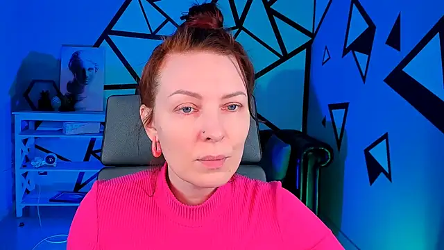 Snapshot of VandaRossi chatting on 12.19.25 VandaRossi online show from 12.19.25