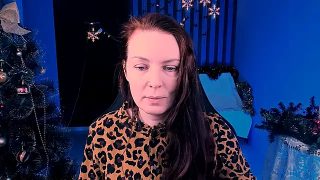 Snapshot of VandaRossi chatting on 12.21.25 VandaRossi online show from 12.21.25