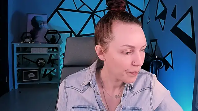 Snapshot of VandaRossi chatting on 01.14.26 VandaRossi online show from 01.14.26