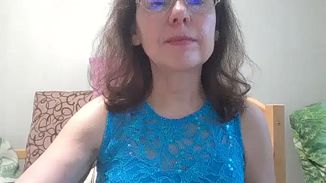 Snapshot of HollyJewel chatting on 06.18.26 HollyJewel online show from 06.18.26