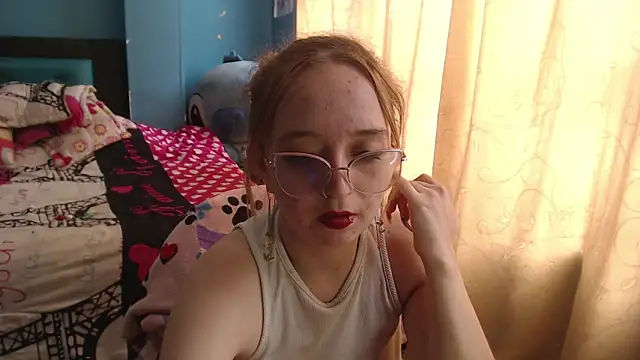 Snapshot of Liaroberts1 chatting on 02.10.25 Liaroberts1 online show from 02.10.25